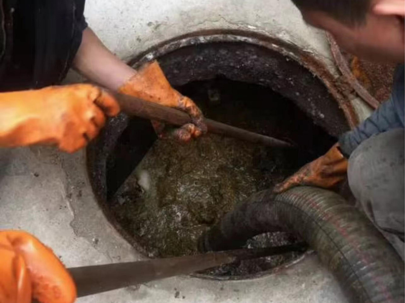 贞丰清理化粪池时如何避免沼气的危害？